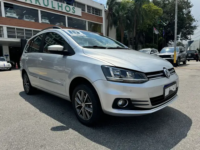 Carro Volkswagen SpaceFox 2015 1.6 16V MSI Highline I-Motion (Flex)