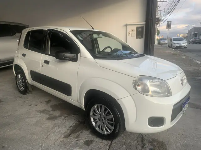 Carro Fiat Uno 2013 Vivace Italia 1.0 8V (Flex) 4p