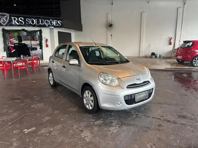 Carro Nissan March 2013 1.0 16V S (Flex)