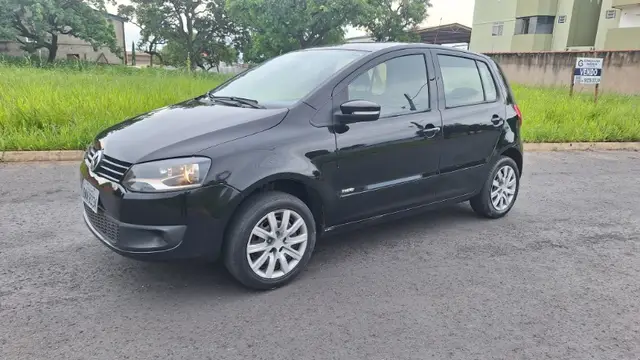 Carro Volkswagen Fox 2014 1.0 TEC (Flex) 4p