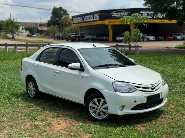 Carro Toyota Etios Sedan 2017 XLS 1.5 (Aut) (Flex)