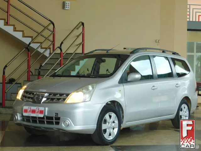 Carro Nissan Grand Livina 2010 S 1.8 16V (flex) (aut)