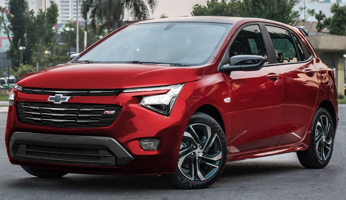 Hatch compacto receberá tapa no visual ano que vem, mas ajuste no motor foi revelado pelo Tracker