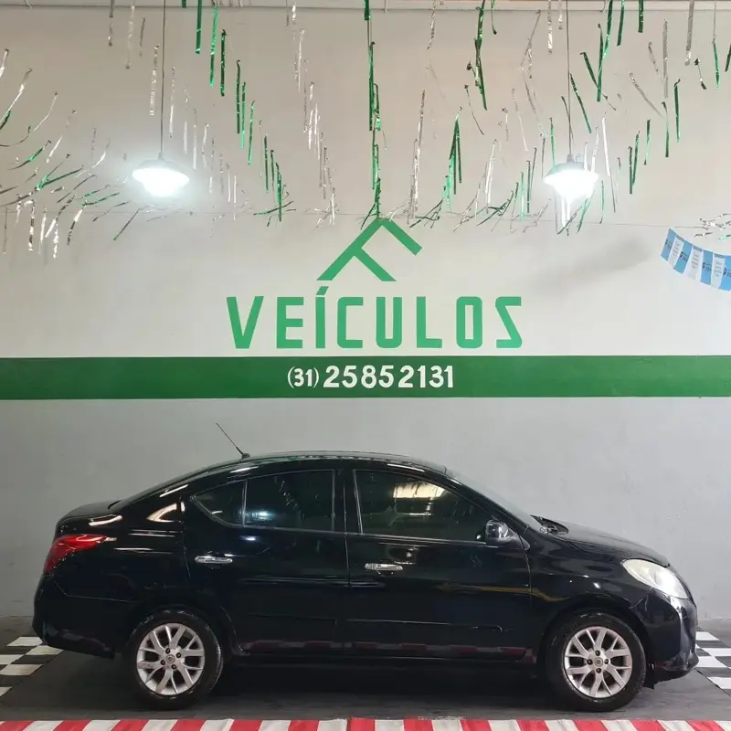 Nissan Versa 1.6 16V SV (Flex)