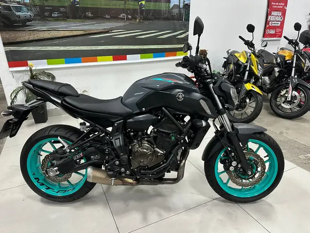 Carro Yamaha MT-07 2024 ABS