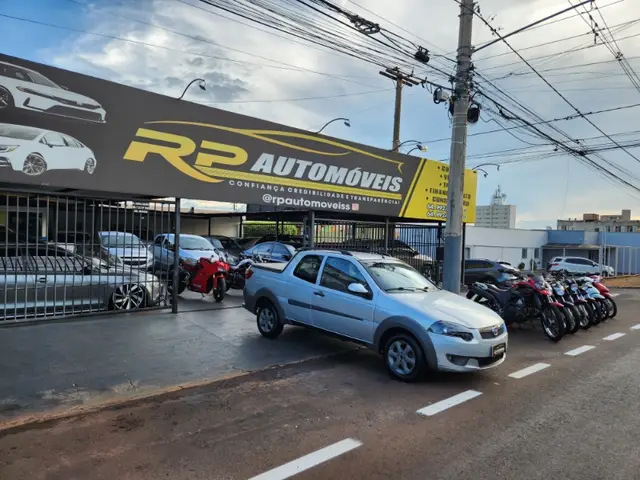 Carro Fiat Strada 2014 Trekking 1.6 16V (Flex) (Cabine Dupla)