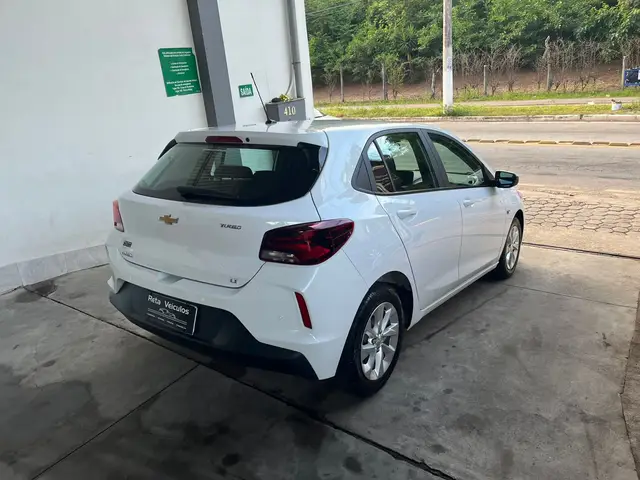 Carro Chevrolet Onix 2023 LT 1.0