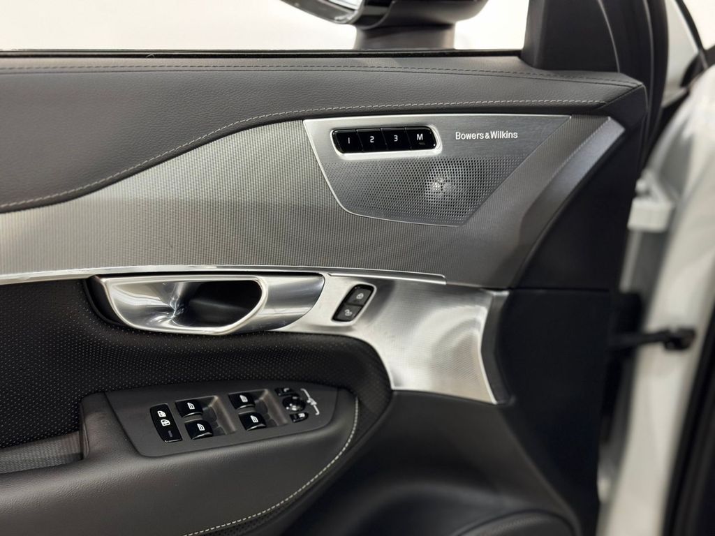 XC90 Recharge Ultimate Dark 2.0