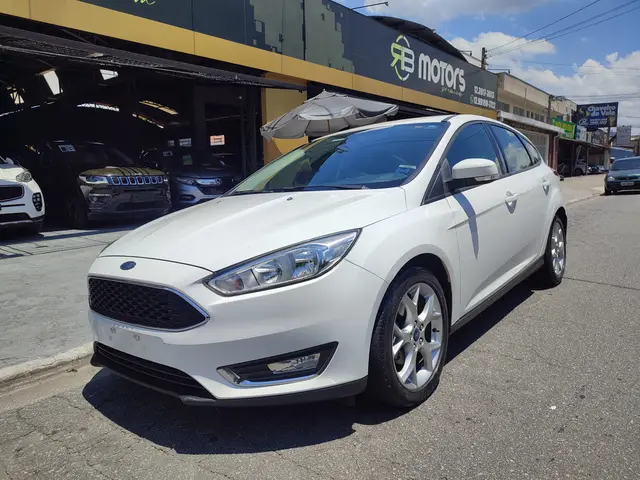 Carro Ford Focus Hatch 2016 SE Plus 2.0 PowerShift