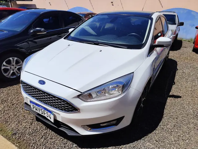 Carro Ford Focus Sedan 2016 Titanium Plus 2.0 PowerShift (Aut)