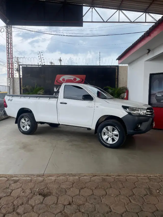 Carro Toyota Hilux Cabine Simples 2022 2.8 TDI CS 4x4