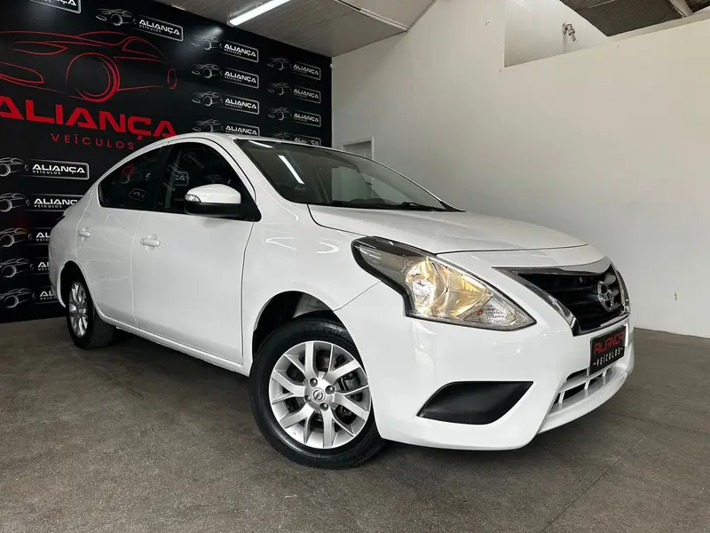 Nissan Versa 1.6 16V SV (Flex)