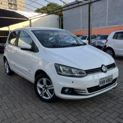 Carro Volkswagen Fox 2015 Highline I-Motion 1.6 16v MSI (Flex)