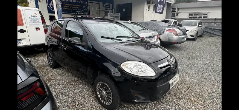 Fiat Palio Attractive 1.0 8V (Flex)