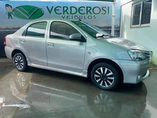 Carro Toyota Etios Sedan 2017 X 1.5 (Flex)