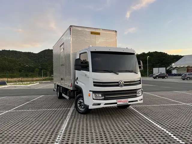 Carro Volkswagen 6.160 2023 Delivery 4x2