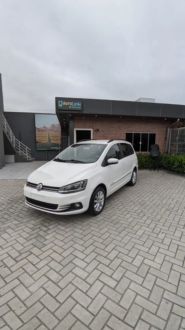 Carro Volkswagen SpaceFox 2015 1.6 VHT Comfortline (Flex)