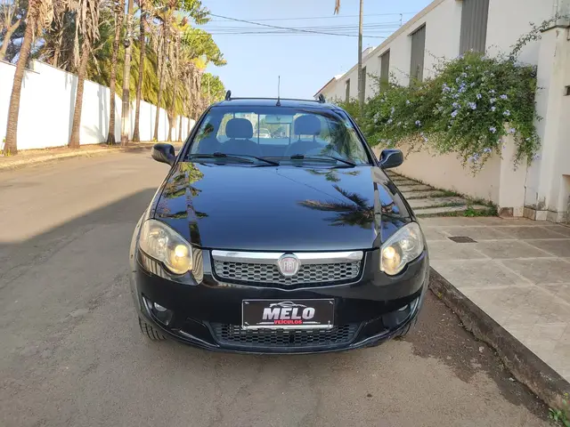 Carro Fiat Strada 2013 Trekking 1.6 16V (Flex)