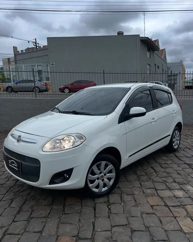 Carro Fiat Palio 2013 Attractive 1.4 8V (Flex)