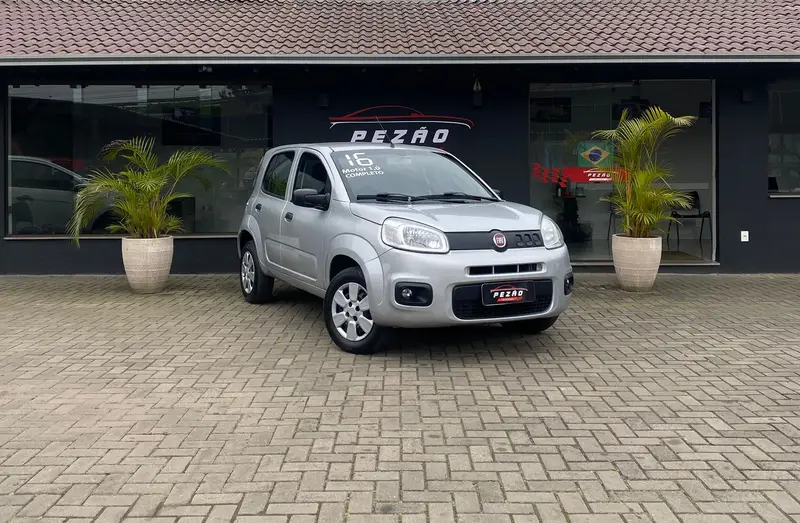 Fiat Uno Attractive 1.0 (Flex) 4p