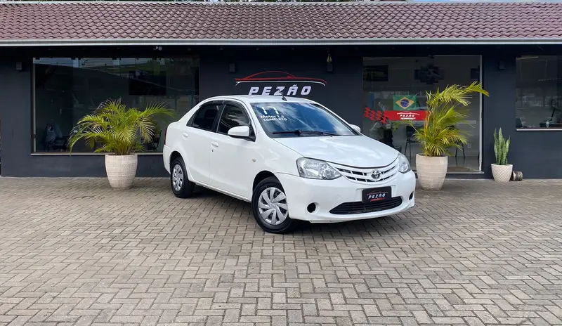 Toyota Etios Sedan XS 1.5 (Flex)