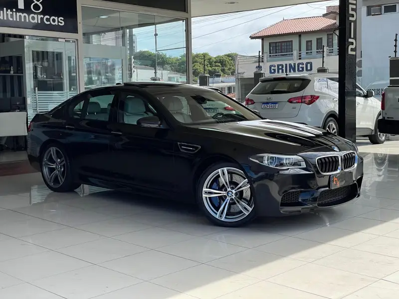 BMW M5 4.4 V8