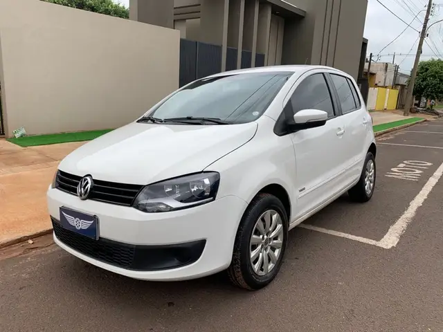 Carro Volkswagen Fox 2014 1.0 TEC (Flex) 2p