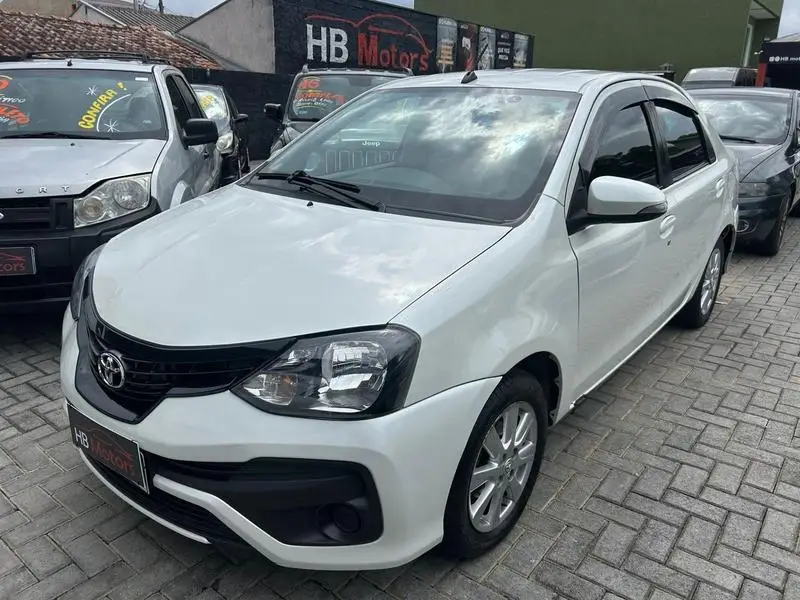 Toyota Etios Sedan X 1.5 (Flex)