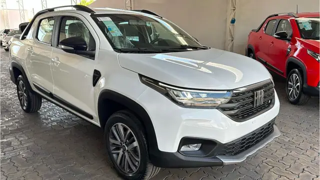 Carro Fiat Strada 2025 Volcano 1.3 Flex 8V CD Aut.