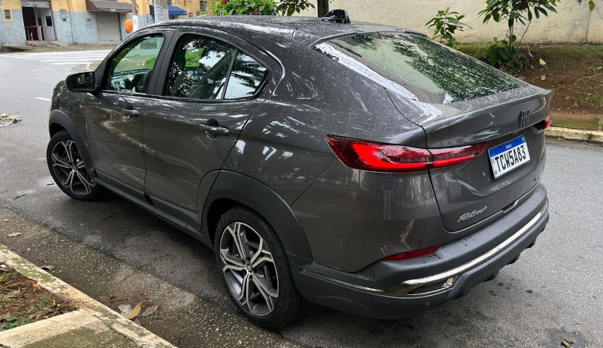 Fiat Fastback híbrido foi apresentado no ano passado e já apresentou números consideráveis de vendas