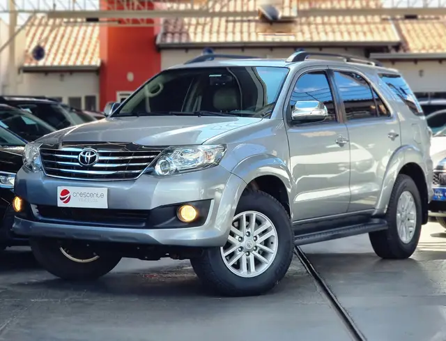 Carro Toyota SW4 2015 SR 4x2 2.7/ 2.7 Flex 16V Aut.