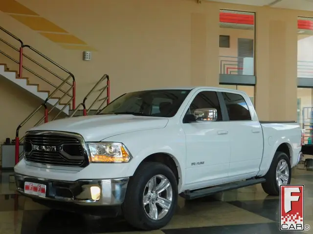 Carro RAM Classic 2023 Laramie 5.7