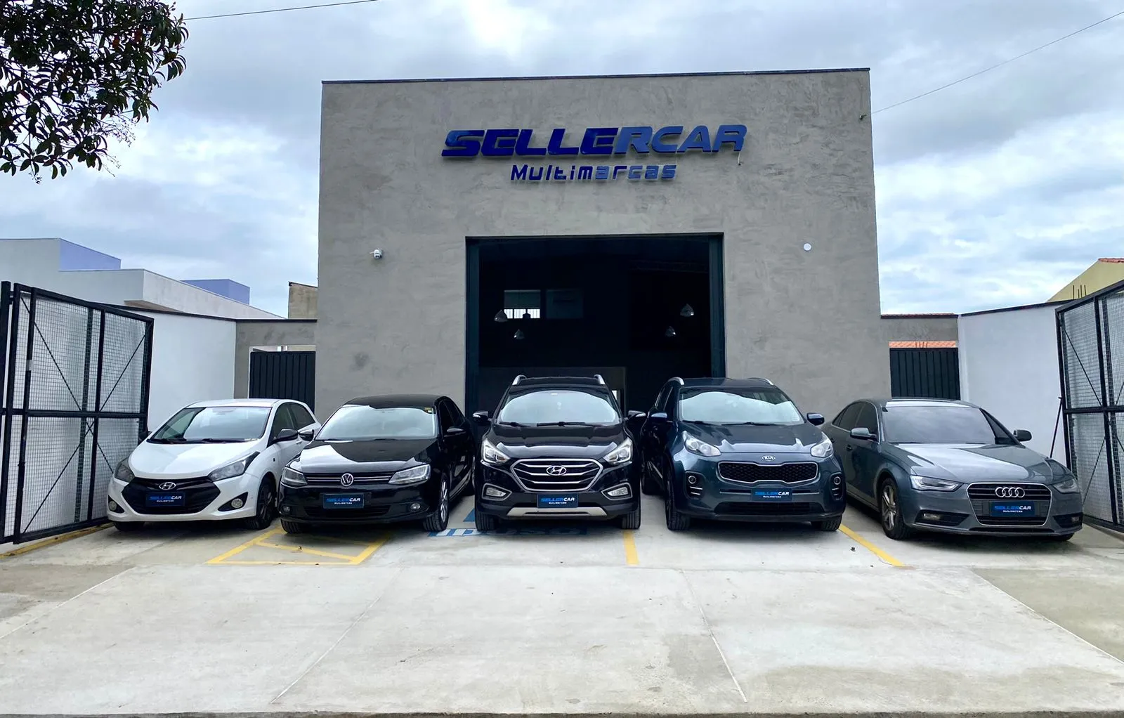 Fachada da loja SELLERCAR COMERCIO DE VEICULOS LTDA - São José dos Campos - SP