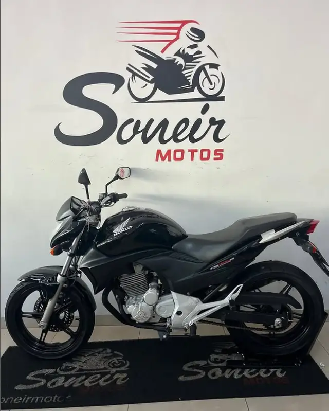 Moto Honda CB 300R 2010 Standard