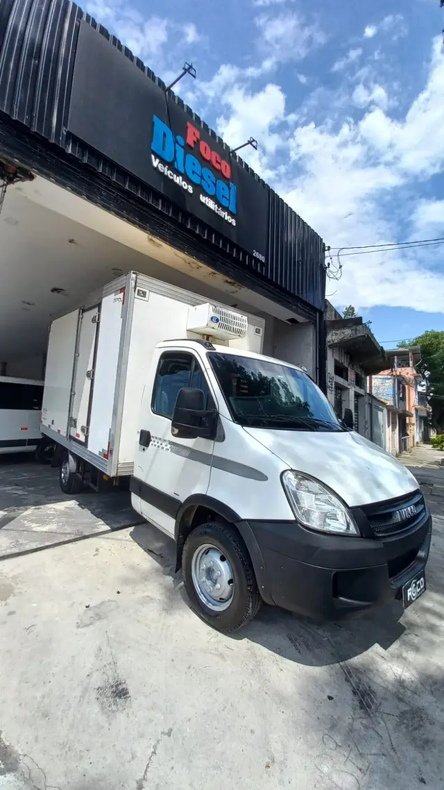 Carro Iveco Daily Chassi 2010 35S14 CS - 3000 Luxo TURBO