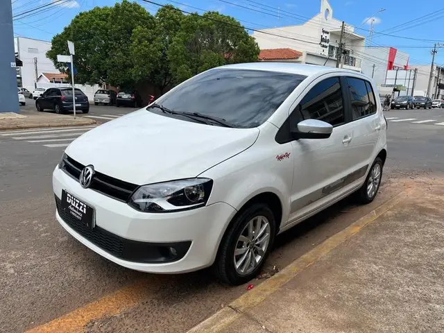 Carro Volkswagen Fox 2014 1.6 VHT Rock in Rio (Flex)