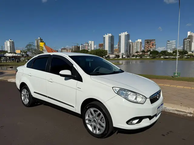 Carro Fiat Grand Siena 2015 Essence 1.6 16V (Flex)