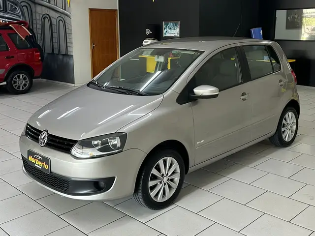 Carro Volkswagen Fox 2014 1.0 TEC (Flex) 4p