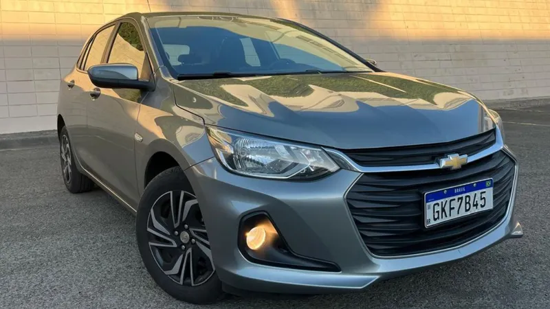 Chevrolet Onix 2025 tem consumo revelado e bebe menos que Corolla híbrido