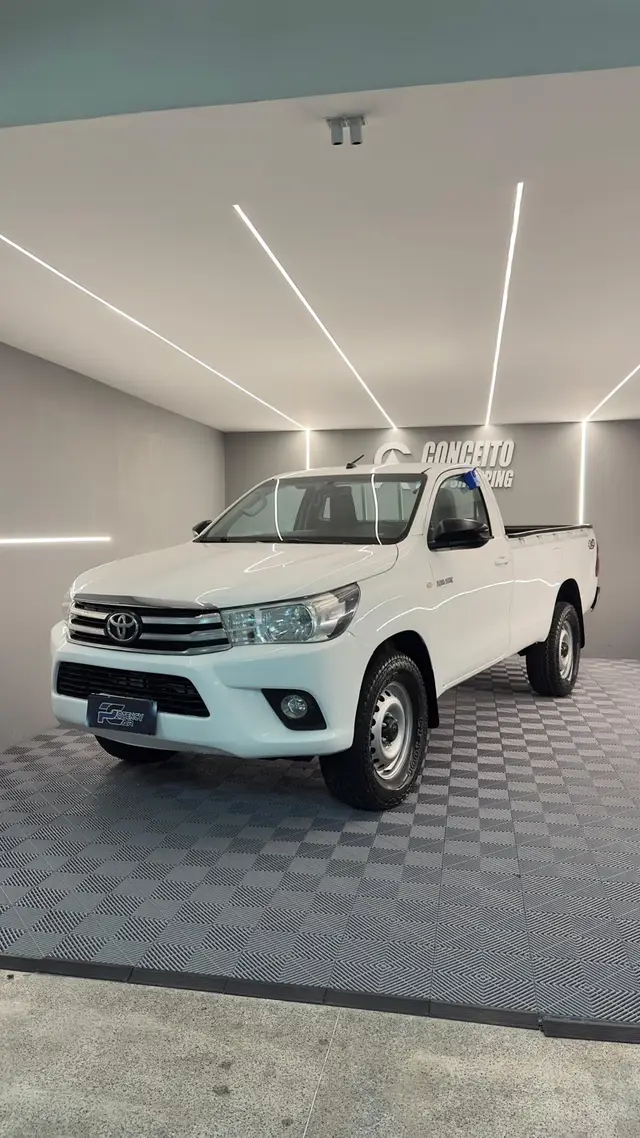 Carro Toyota Hilux Cabine Simples 2017 Hilux 2.8 TDI Chassi CS 4x4