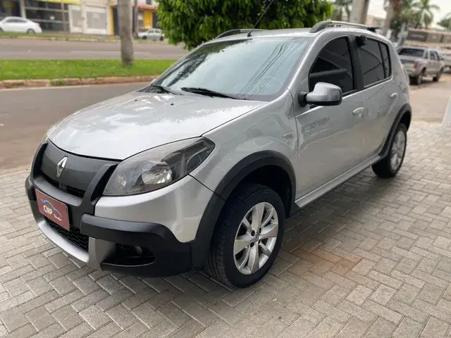 Carro Renault Sandero 2014 Authentique 1.0 16V (flex)
