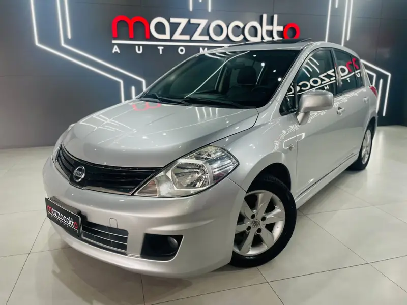 Nissan Tiida SL 1.8 (flex) (aut)