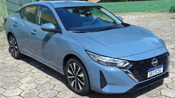 Sedan aposta em custo-benefício com bom nível de equipamentos e dirigibilidade 