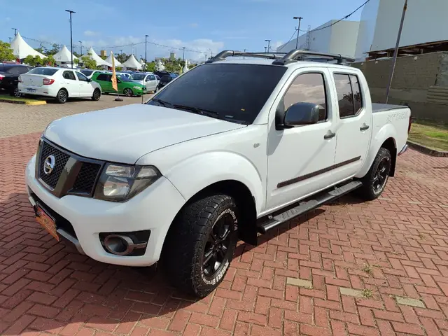 Carro Nissan Frontier 2014 2.5 TD CD 4x4 SV Attack