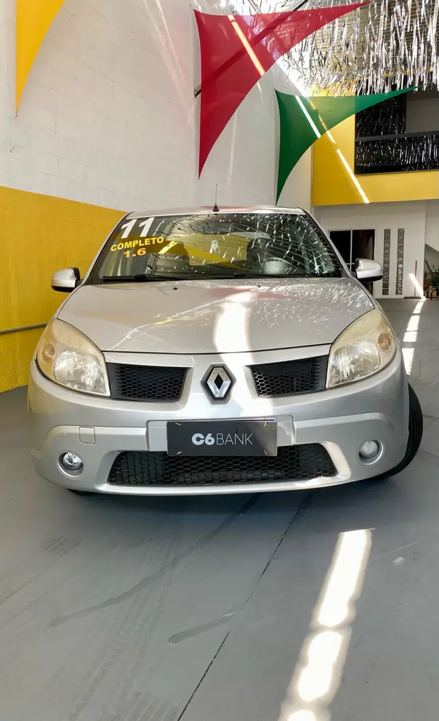 Carro Renault Sandero 2011 Privilège 1.6 8V Hi-Torque (flex)
