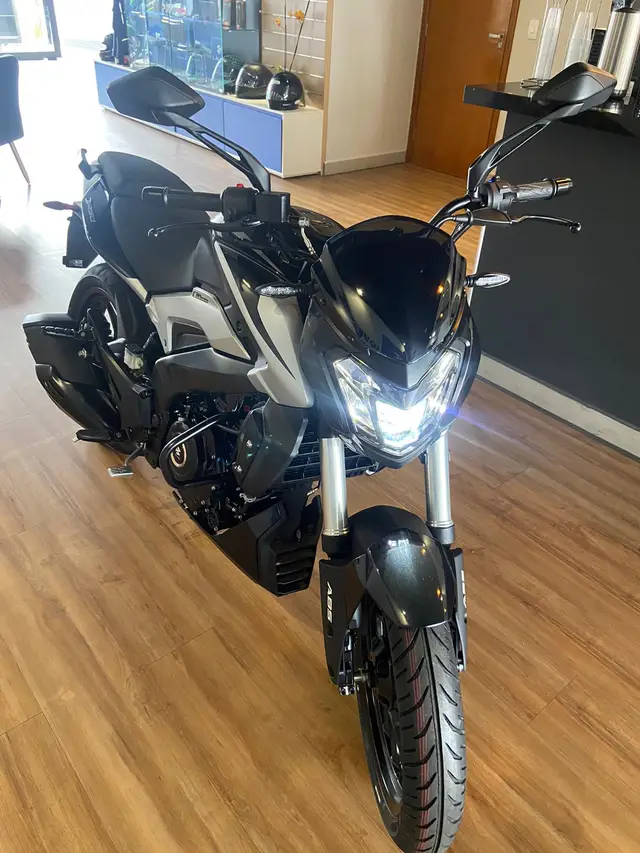 Carro Bajaj Dominar 250 2025 250