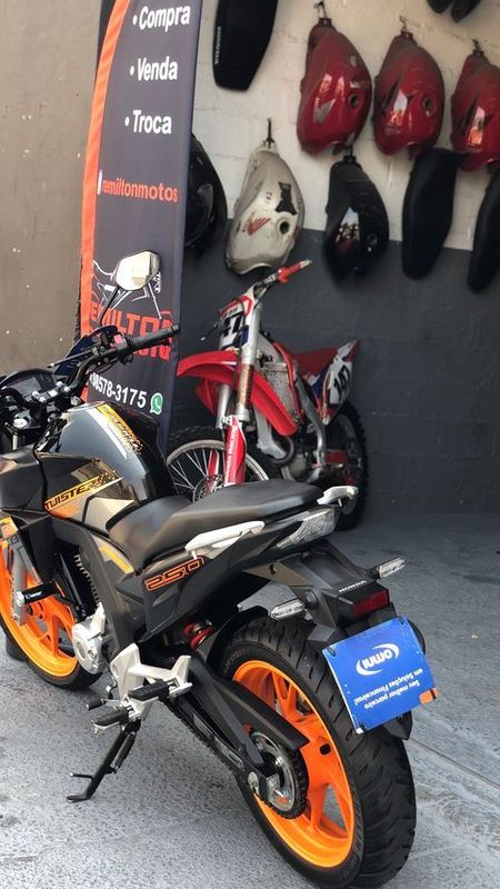 CB 250F Twister (CBS)