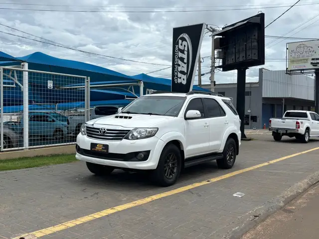Carro Toyota Hilux SW4 2012 SRV 3.0 4X4 (7 Lugares)