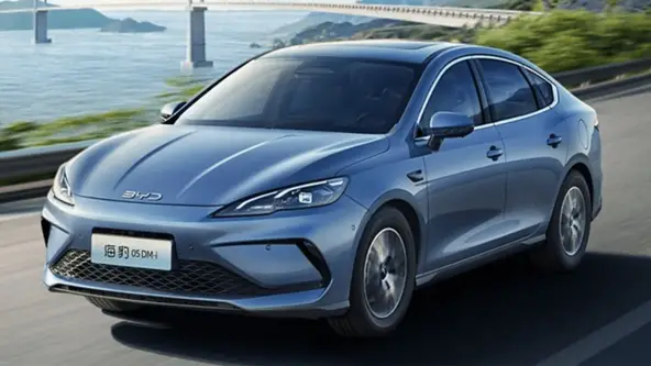 Sedan ganhou novo visual no mercado asiático, se tornando mais futurista