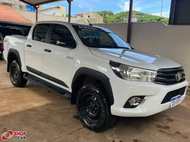 Carro Toyota Hilux Cabine Dupla 2017 Hilux 2.8 TDI STD CD 4x4